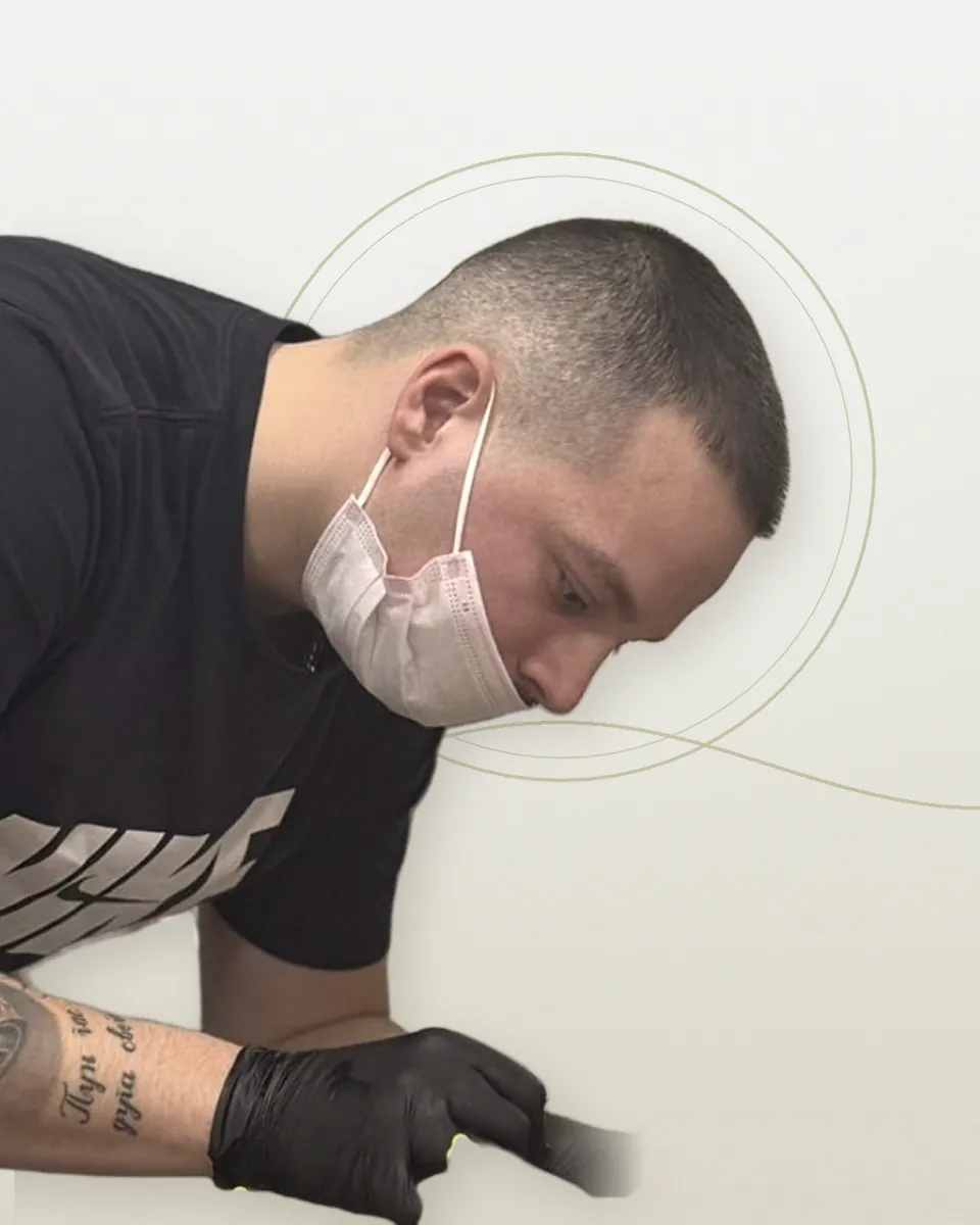 Filip Mančić, diplomirani fizioterapeut, priprema čašice za hidžamu