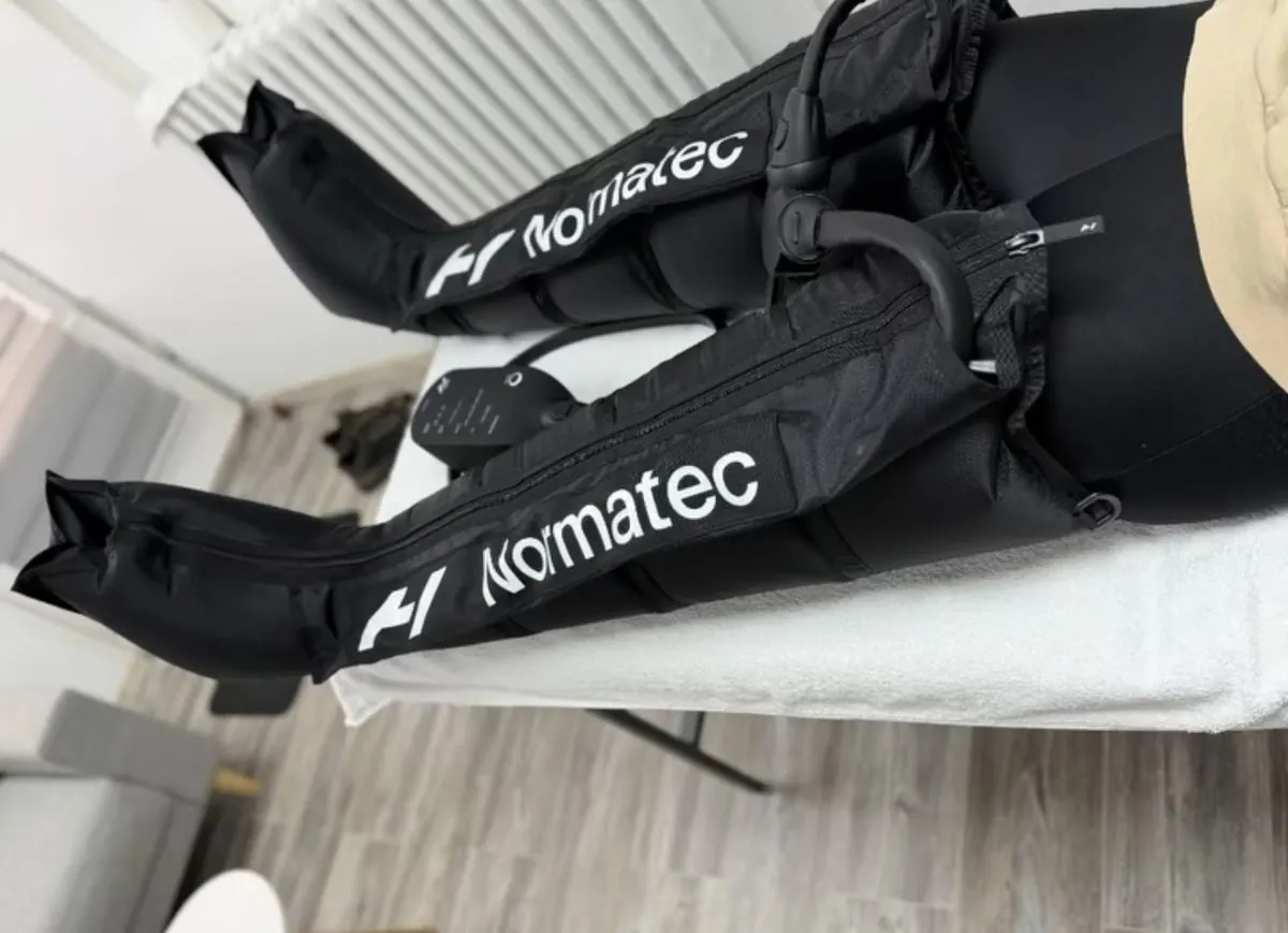 Kompresione čizme za oporavak na nogama klijenta